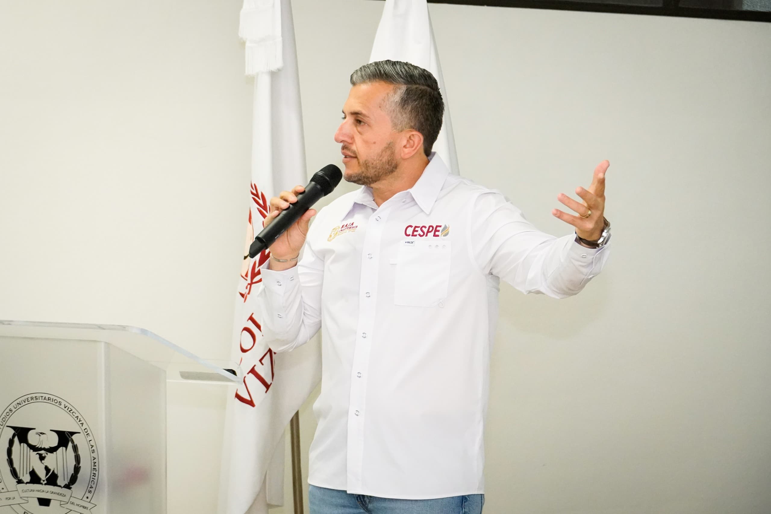 Expone director de CESPE los retos de la gestión hídrica ante comunidad universitaria