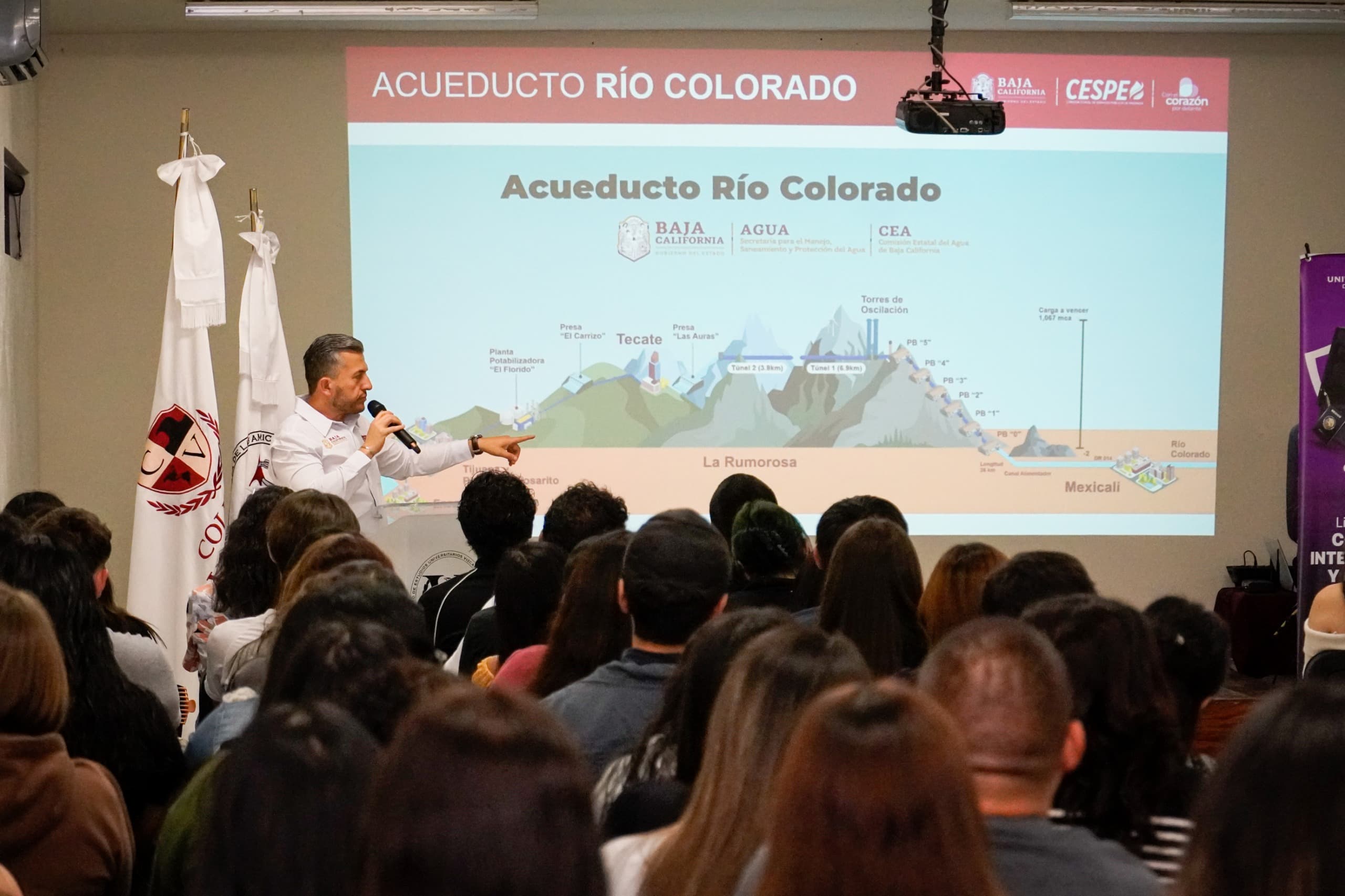 Expone director de CESPE los retos de la gestión hídrica ante comunidad universitaria