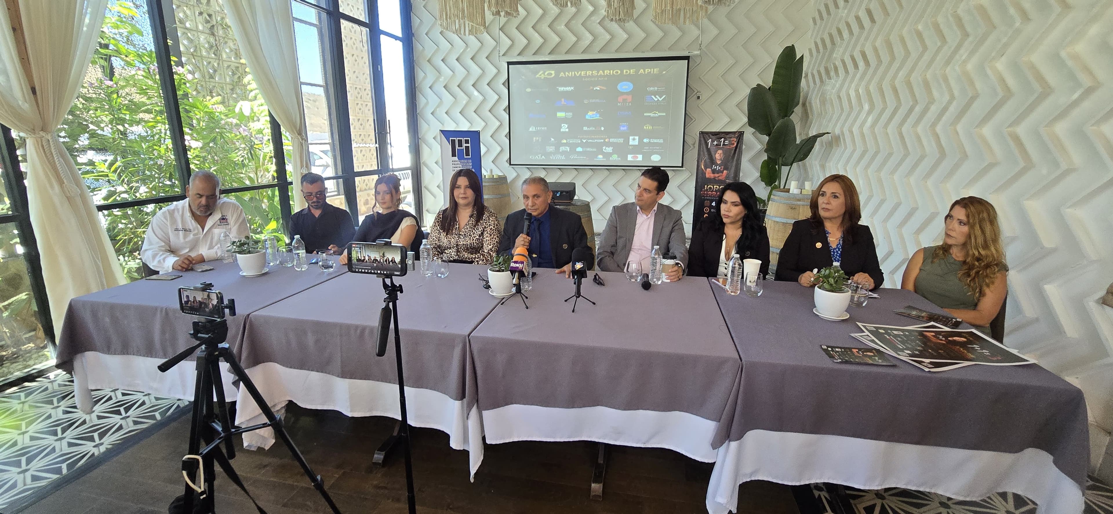 APIE celebra 40 años con un foro de negocios encabezado por Jorge Serratos
