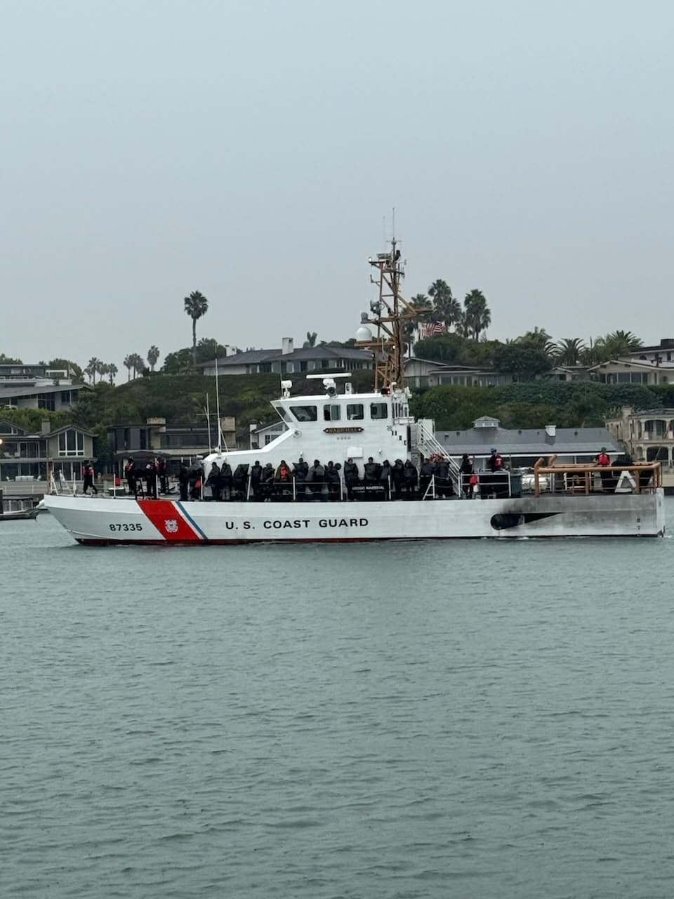 Guardia Costera intercepta embarcación con 24 migrantes frente a California