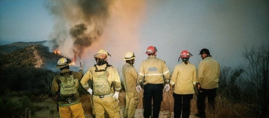 Avanza control de incendio forestal en el Valle de la Trinidad; reporta Bomberos 40% de avance