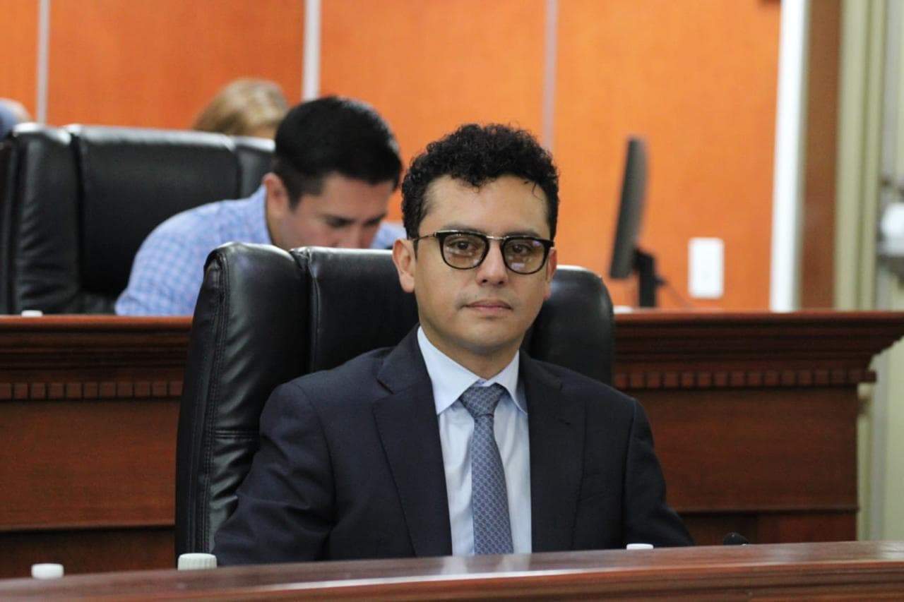 Eligio Valencia asume la presidencia del Congreso de Baja California