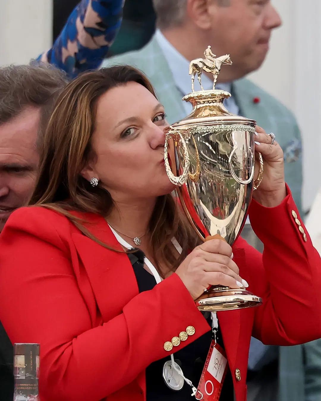 Rompe barrera de 152 años: mujer conquista por primera vez el Kentucky Derby