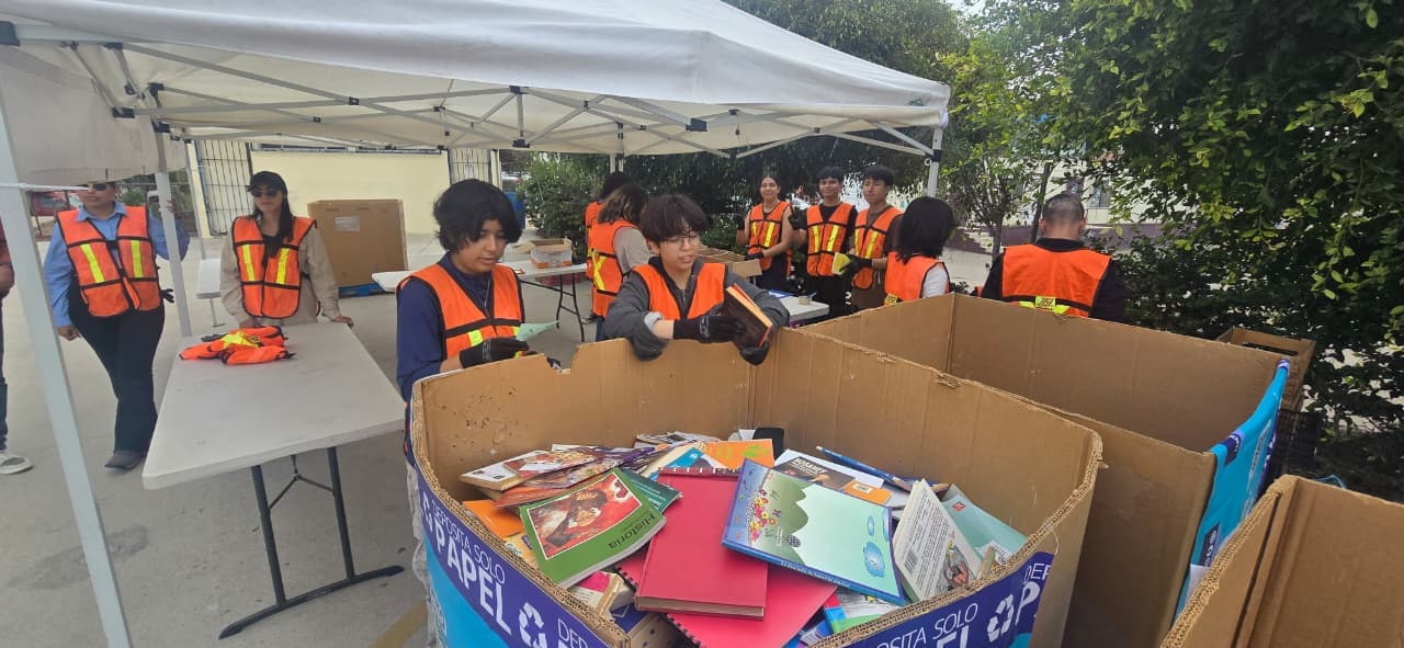 Fundación Hélice impulsa en Ensenada jornada para sacar electrónicos, pilas y papel de la basura
