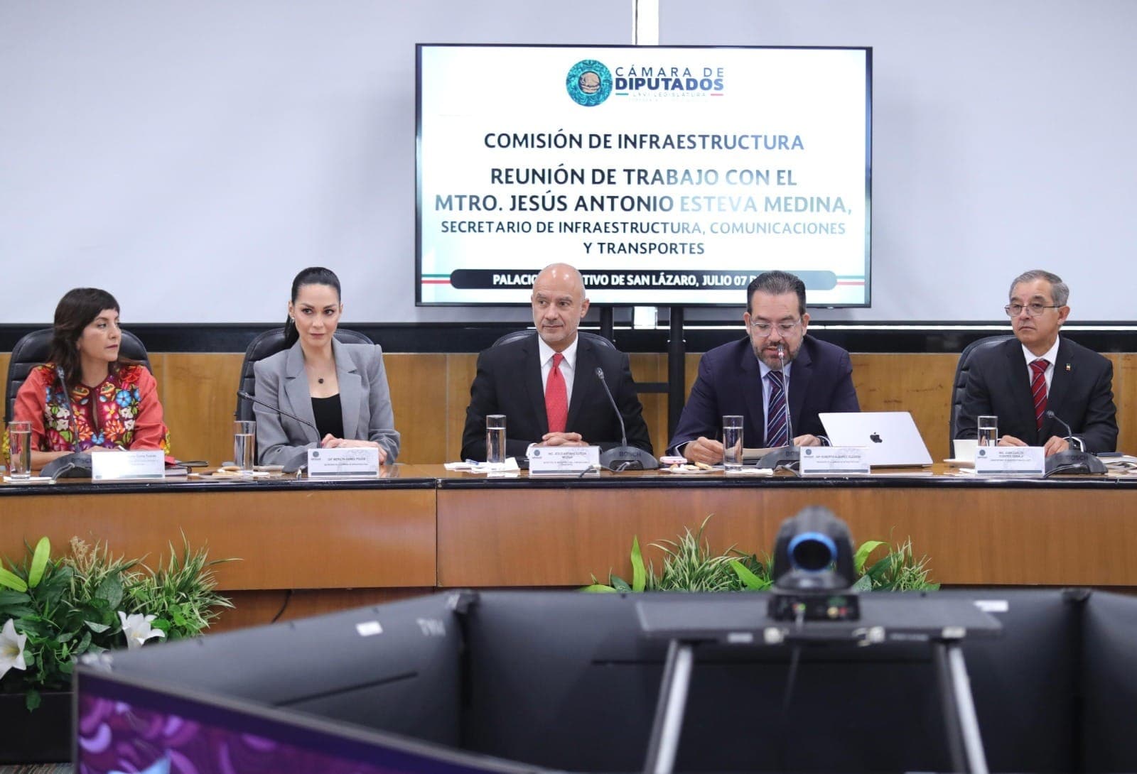 El Gobierno de México invertirá más de 600 mil mdp en obras carreteras, educativas y deportivas en la presente administración
