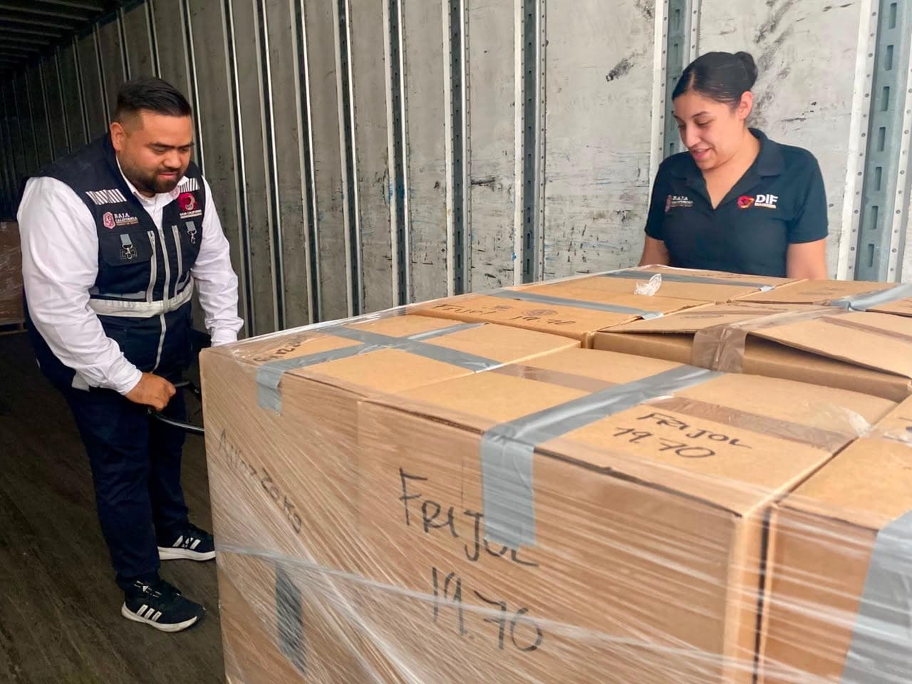DIF BC da banderazo a camión con más de 4 toneladas de insumos humanitarios para el pueblo venezolano