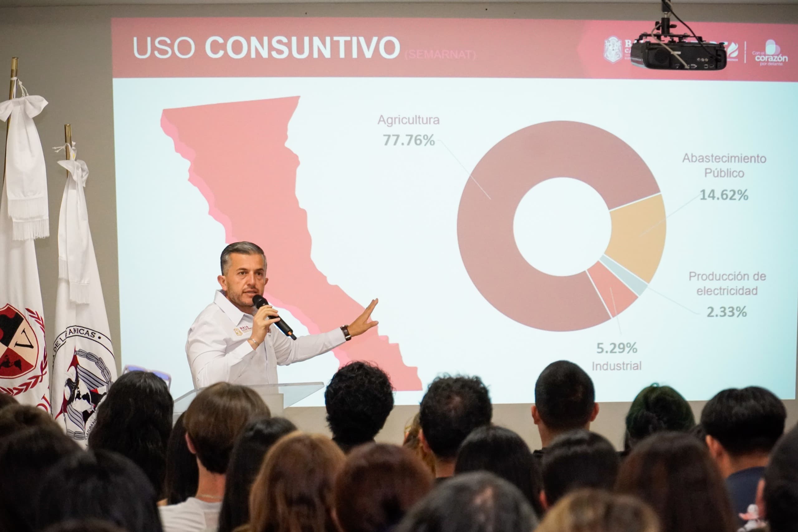 Expone director de CESPE los retos de la gestión hídrica ante comunidad universitaria