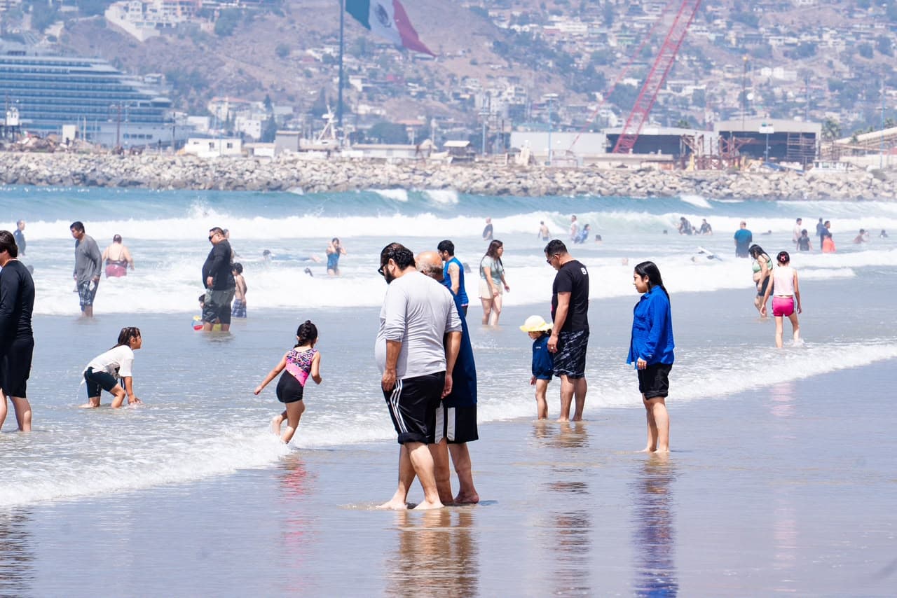 Invita Claudia Agatón a las familias a disfrutar de las playas y espacios públicos de forma segura