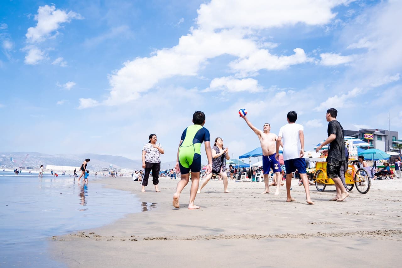 Invita Claudia Agatón a las familias a disfrutar de las playas y espacios públicos de forma segura